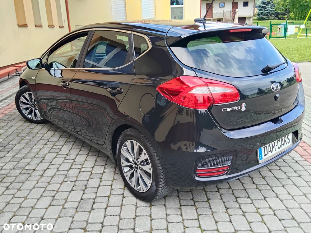 Kia Ceed 1.6 GDI Dream-Team Edition - 11