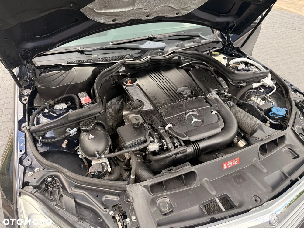 Mercedes-Benz Klasa C 180 BlueEFFICIENCY 7G-TRONIC Elegance - 24