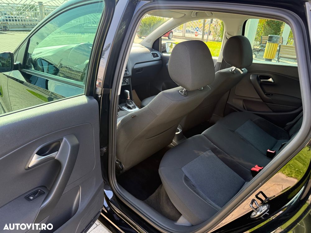 Volkswagen Polo 1.4 Highline DSG - 12