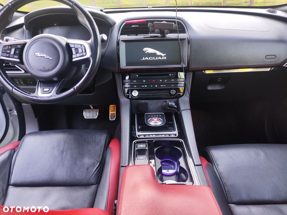 Jaguar F-Pace 3.0 V6 AWD S - 12