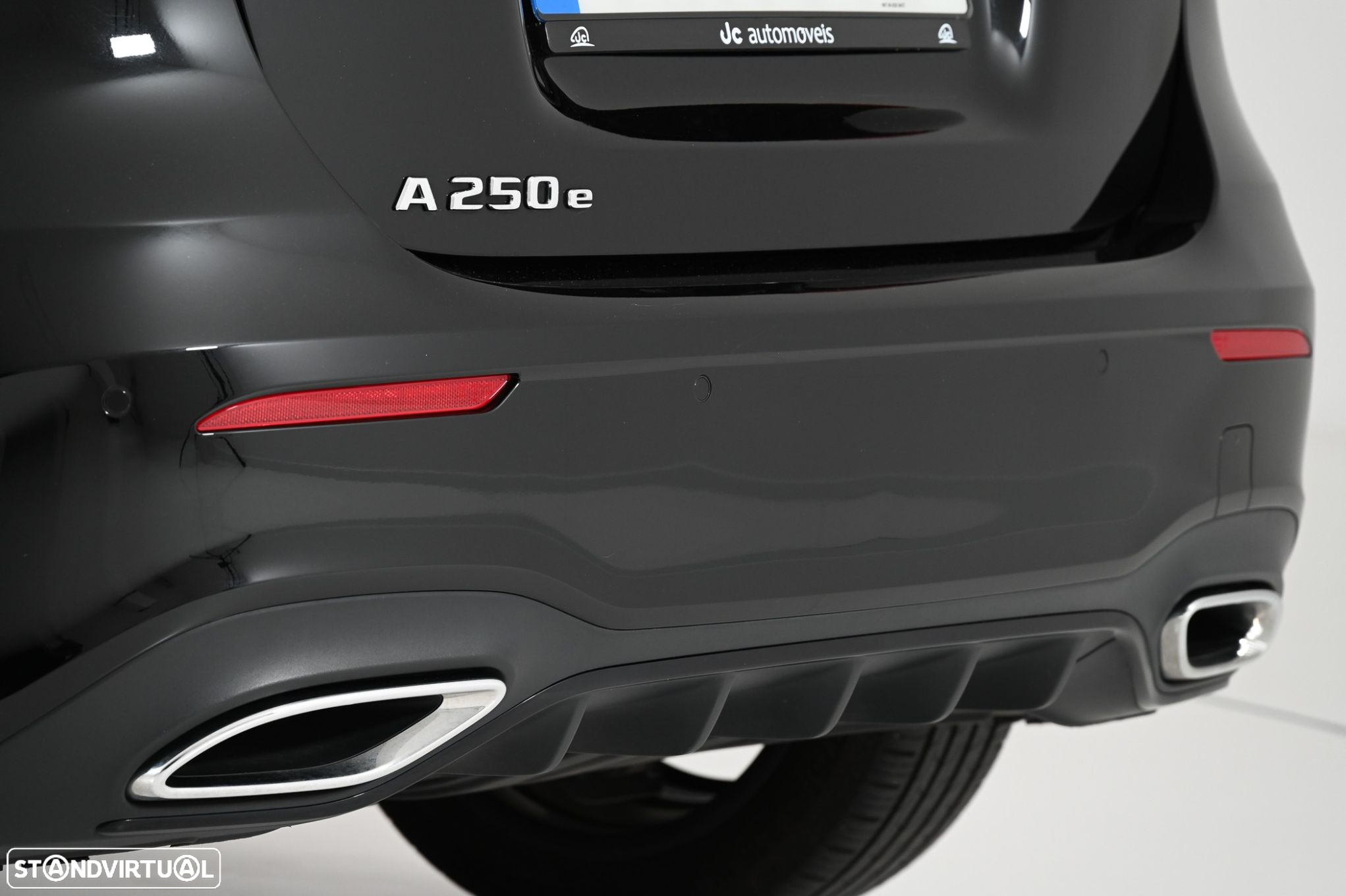 Mercedes-Benz A 250 e AMG Line - 12