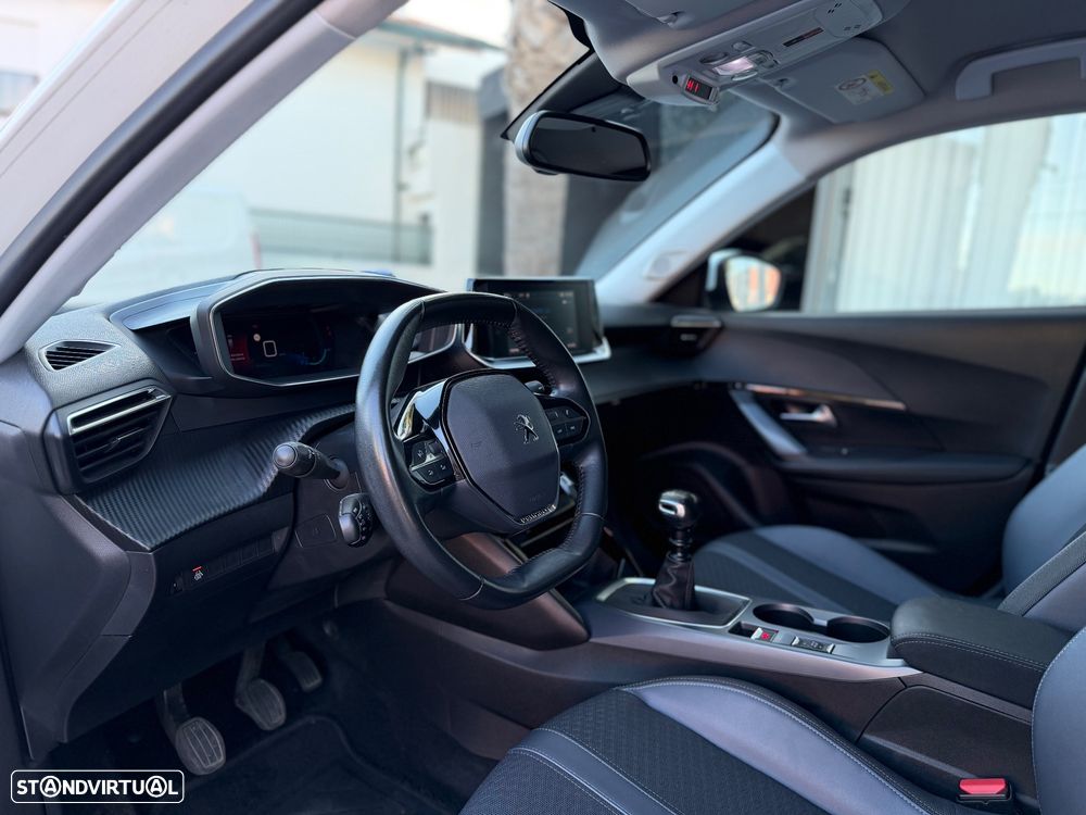 Peugeot 2008 1.2 PureTech Allure - 21