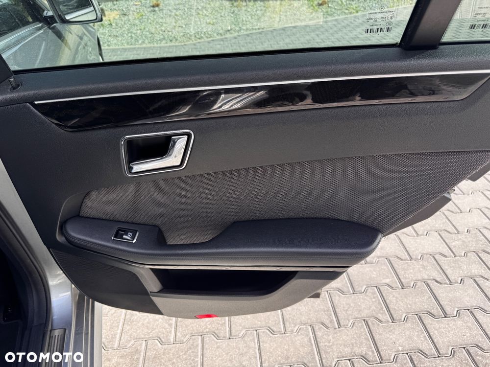 Mercedes-Benz Klasa E 250 CDI DPF BlueEFFICIENCY 7G-TRONIC Avantgarde - 24