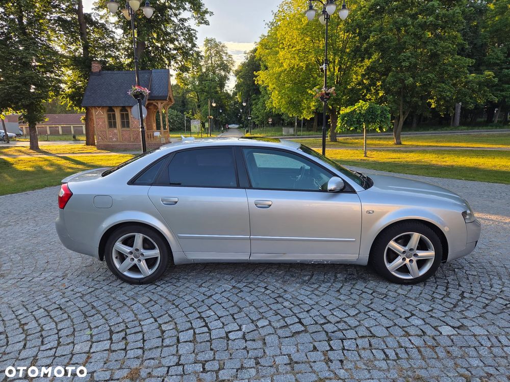 Audi A4 Limousine - 8