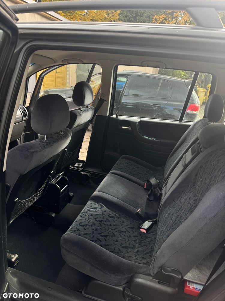Opel Zafira 1.8 16V - 9