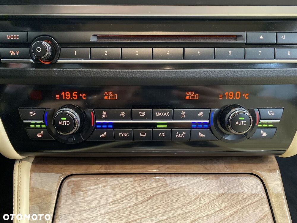 BMW Seria 5 525d Luxury Line - 24