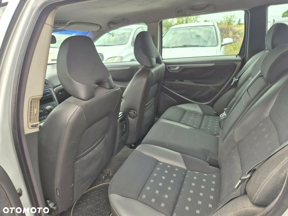 Volvo V70 2.4D5 AWD Kinetic - 13