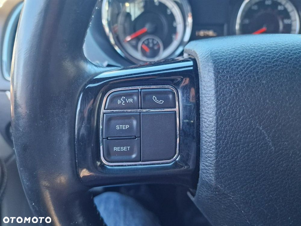 Dodge Grand Caravan - 12