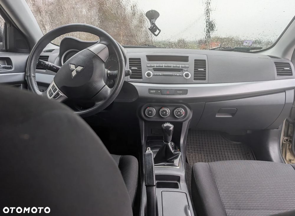 Mitsubishi Lancer 1.6 Invite - 10