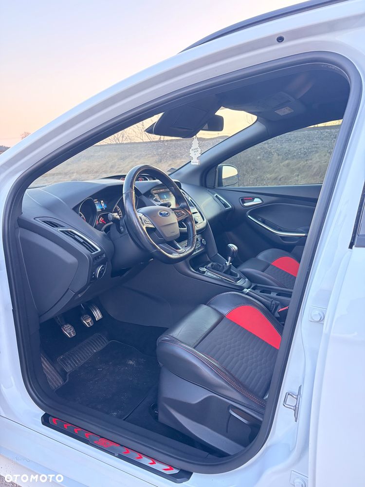 Ford Focus SW 2.0 EcoBoost ST - 13