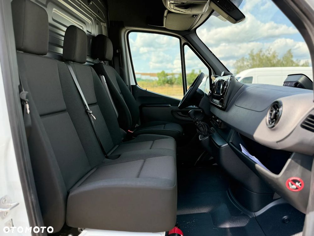 Mercedes-Benz Sprinter - 22