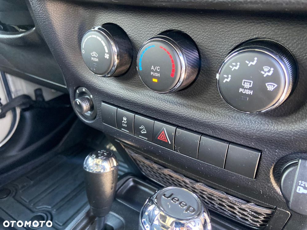Jeep Wrangler 3.6 Unlim X - 27