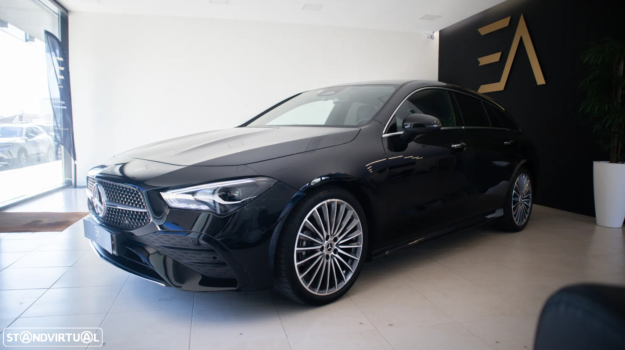 Mercedes-Benz CLA 180 Shooting Brake 7G-DCT AMG Line - 2