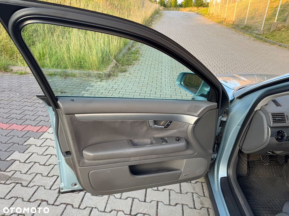 Audi A4 Limousine - 17