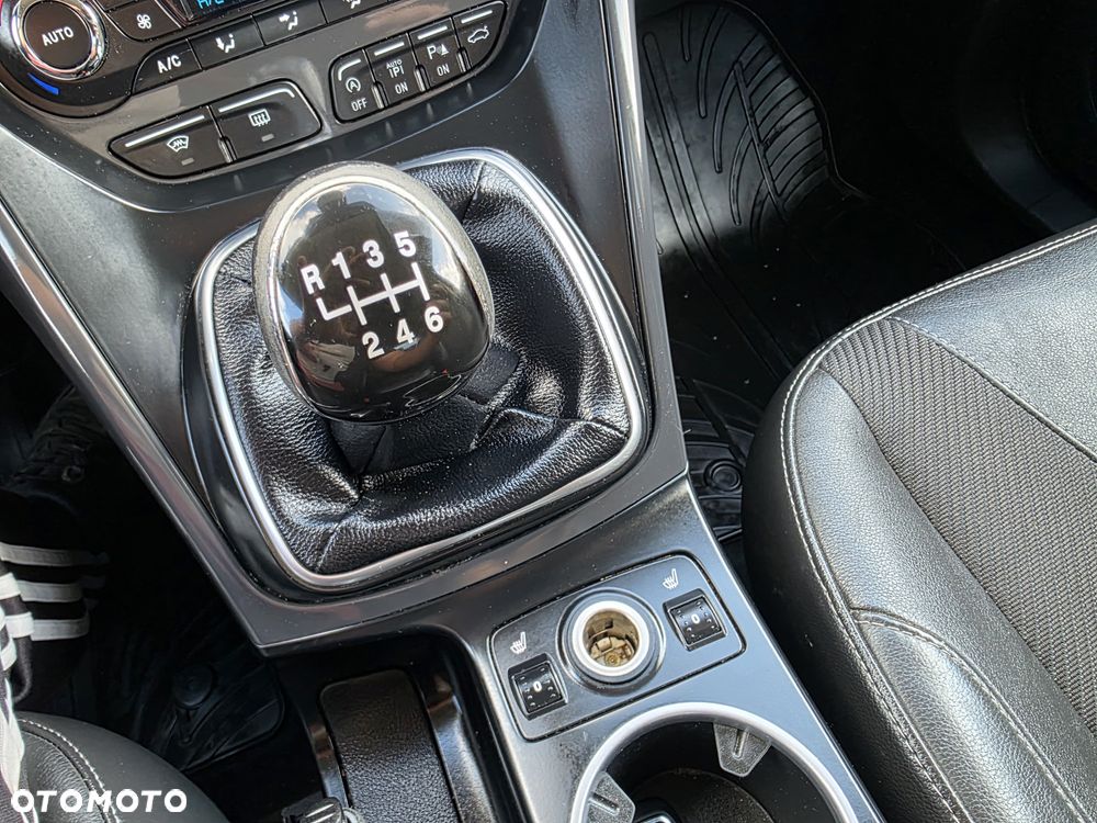 Ford Kuga 1.6 EcoBoost 2x4 Titanium - 25
