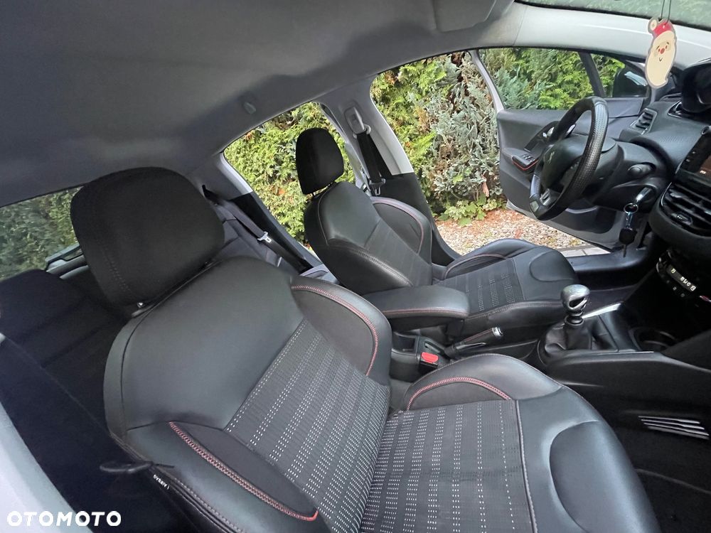 Peugeot 208 - 26