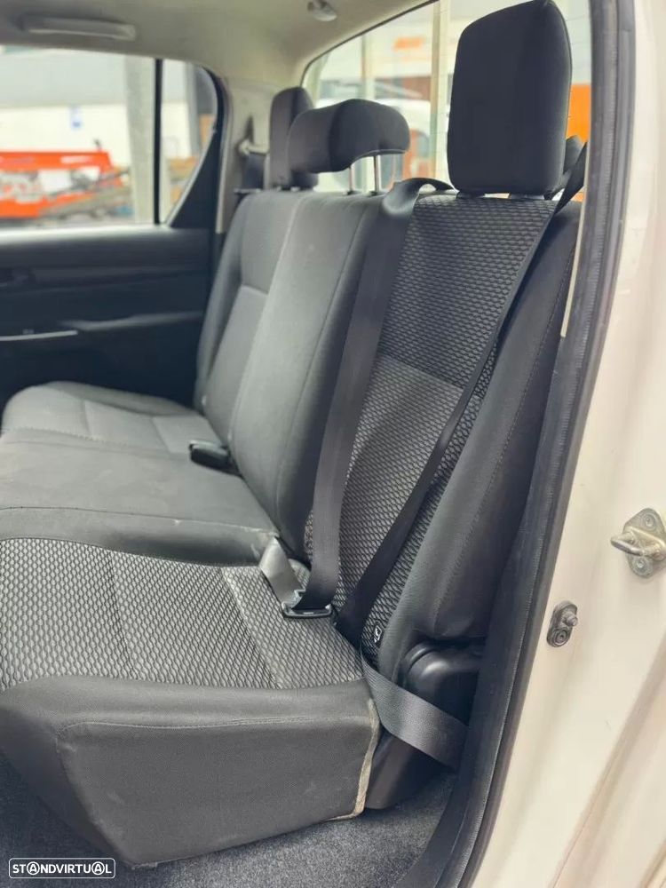 Toyota Hilux 2.4 D-4D 4WD CD CM - 15