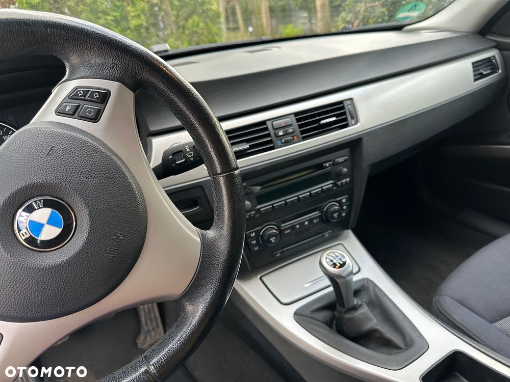 BMW Seria 3 320d - 24