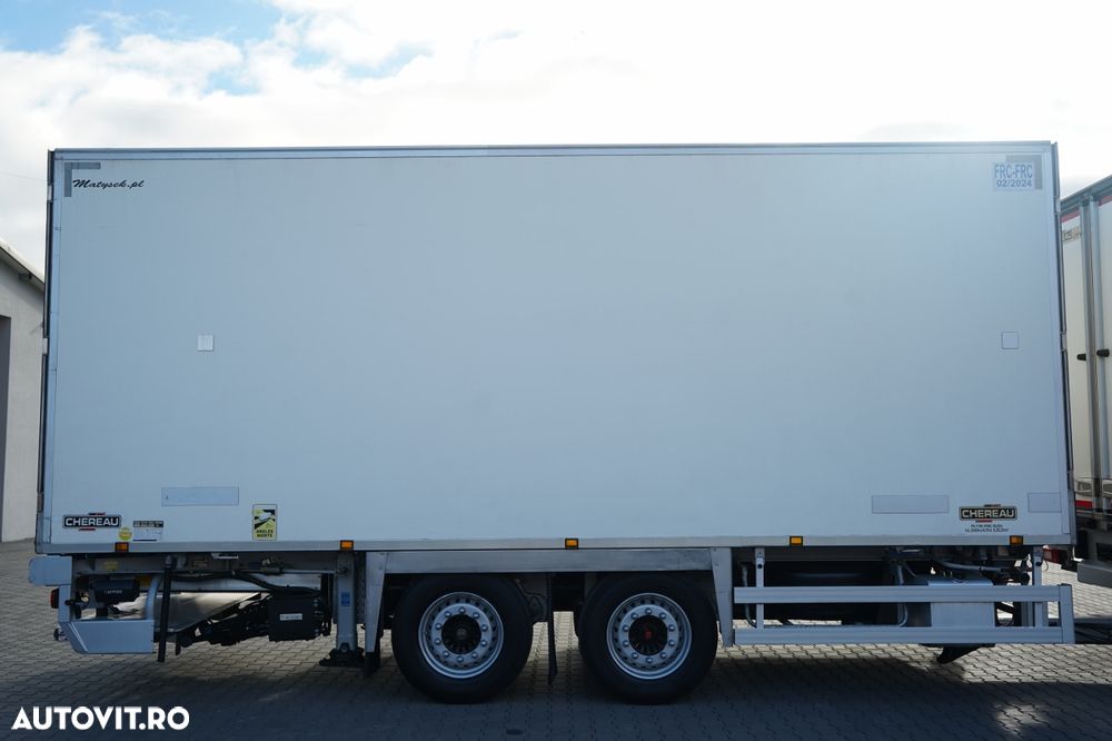 Volvo FM 500 / 6x2 / ANSAMBLU CAMION-REMORCĂ FRIGORIFIC CHERAU (ÎNCĂRCARE PRIN TRECERE) / 8,5 M + 6,8 M / CARRIER SUPRA / MULTITEMPERATURĂ / I-SHIFT / PLATFORMĂ HIDRAULICĂ DHOLLANDIA / AXĂ RIDICABILĂ ȘI VIRATOARE / - 17