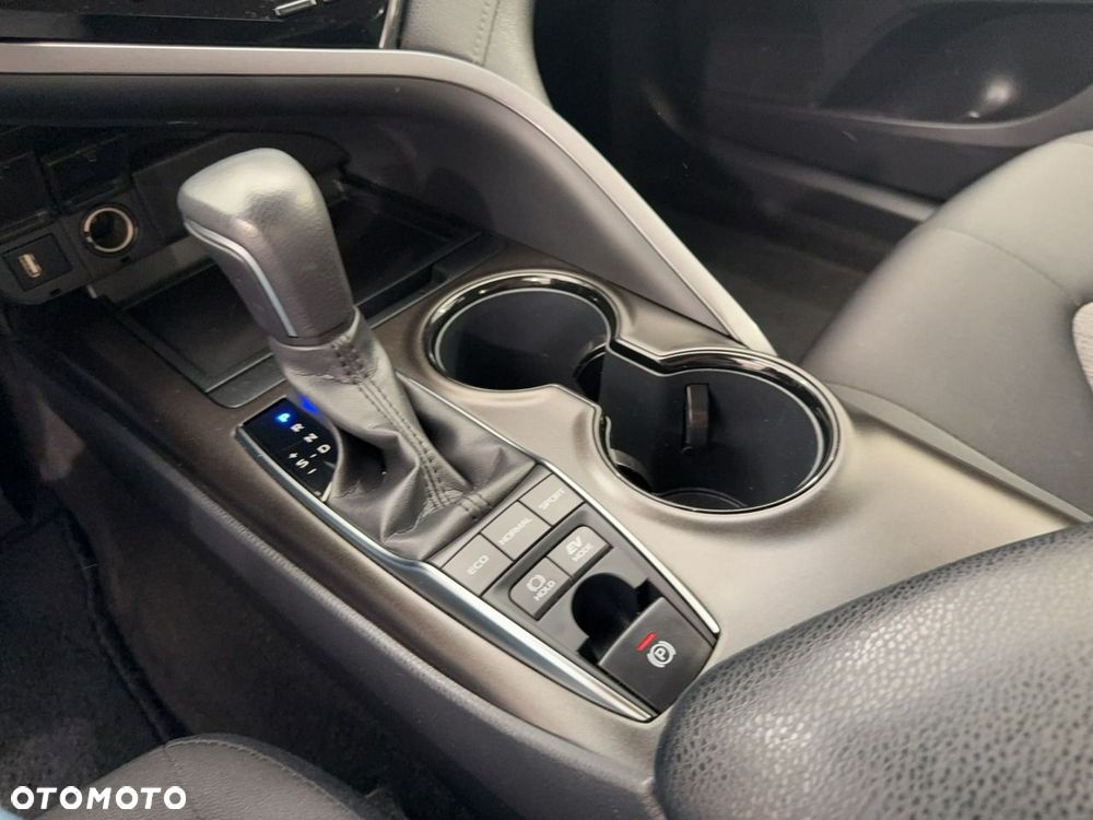 Toyota Camry - 18