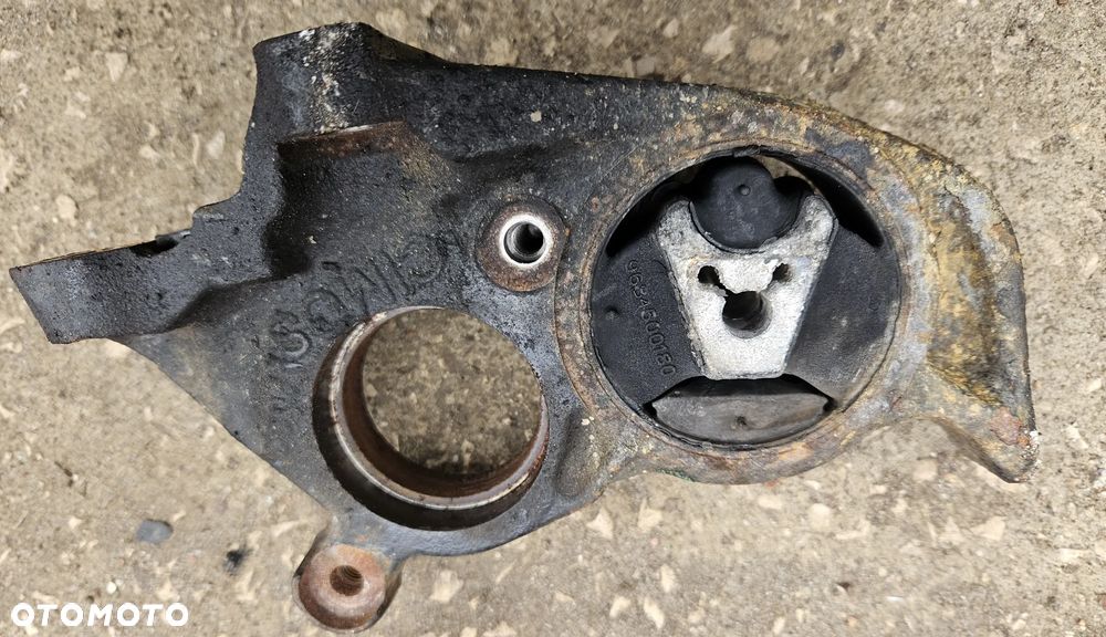 Peugeot 407 Citroen C4 C5 X7 III  1.6 HDI łapa podpora półosi 9651493280 - 3