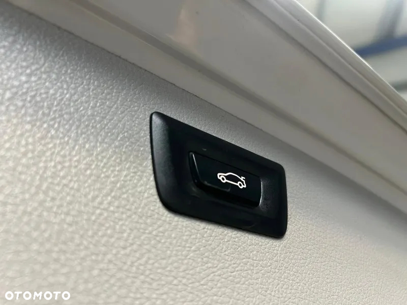 BMW Seria 3 318d - 26