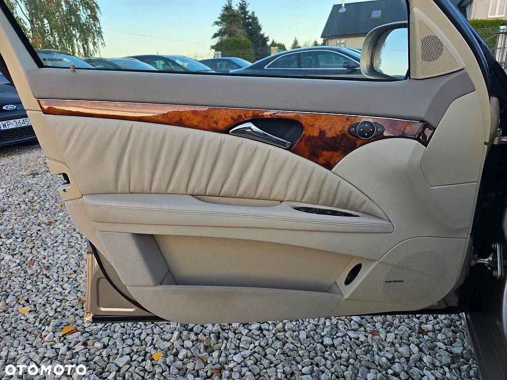 Mercedes-Benz Klasa E - 16