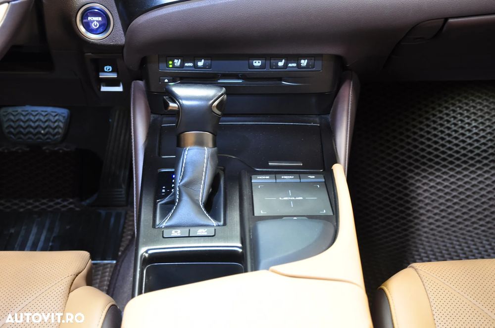 Lexus Seria ES 300h 2.5 TNGA HV 25H- 4X2 CVT Luxury Tech - 14