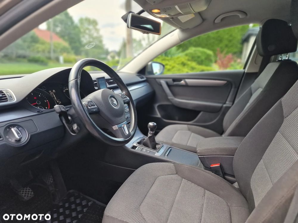 Volkswagen Passat - 13