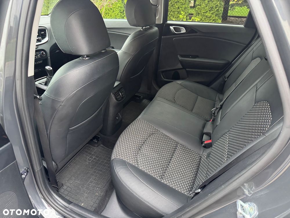 Kia Ceed 1.5 T-GDI Business Line Plus - 26