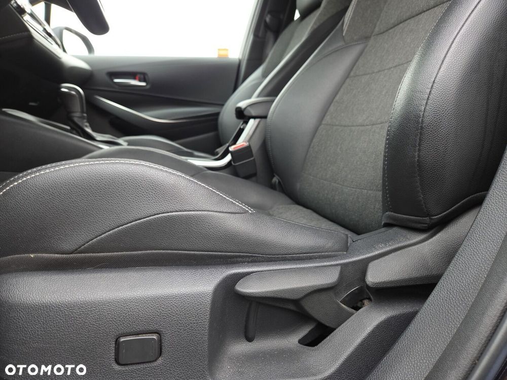 Toyota Corolla 2.0 Hybrid Style - 17