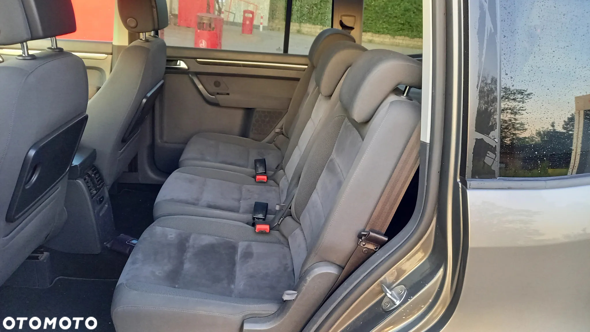 Volkswagen Touran 2.0 TDI DPF BlueMotion Technology DSG Highline - 12