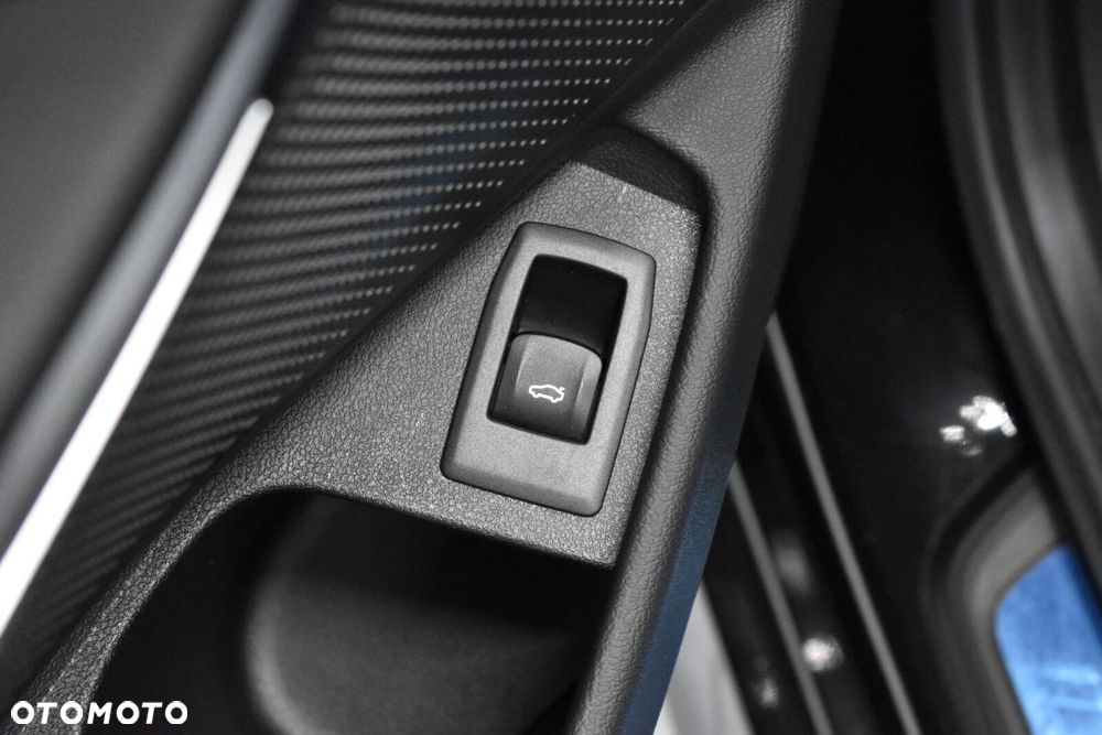 BMW Seria 3 320i M Sport - 11