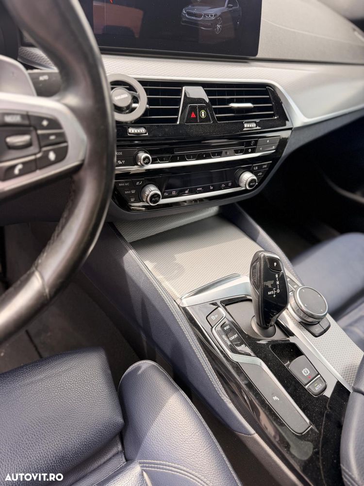 BMW Seria 5 550i xDrive AT - 17