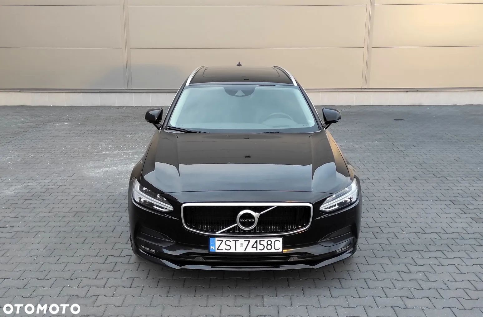 Volvo V90 D4 Momentum - 1