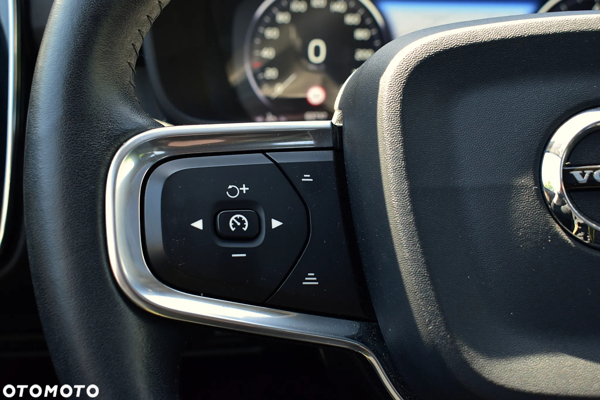 Volvo XC 40 T5 AWD Momentum Pro - 11