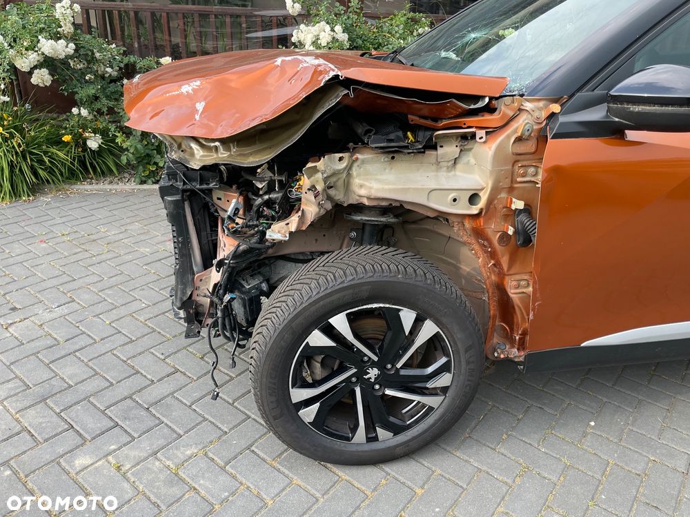 Peugeot 2008 PureTech 130 EAT8 GT Pack - 12