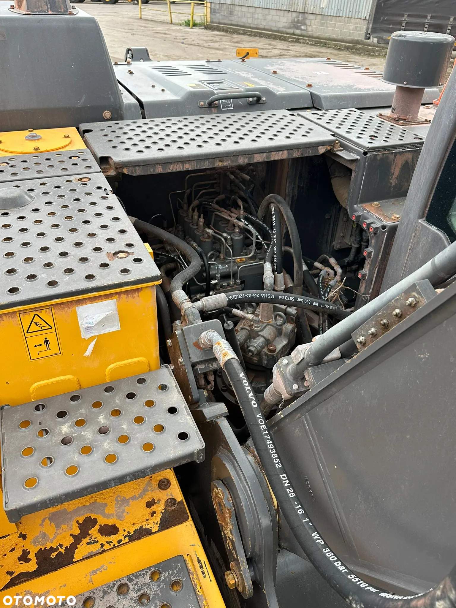 Volvo EC220 EL - 11