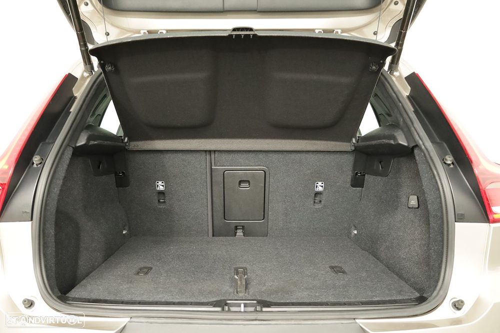 Volvo XC 40 1.5 T2 Plus Dark Auto - 25