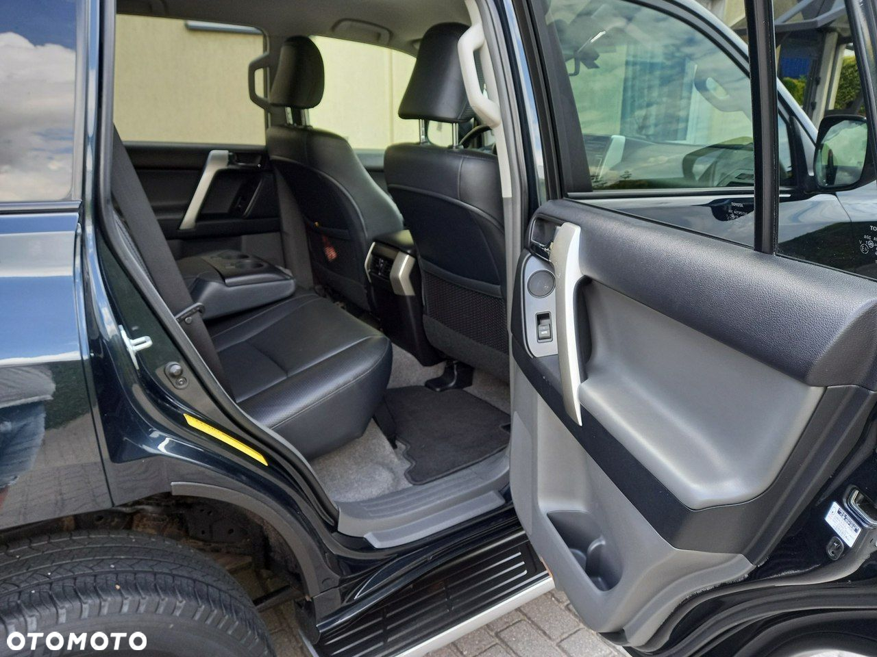 Toyota Land Cruiser - 25