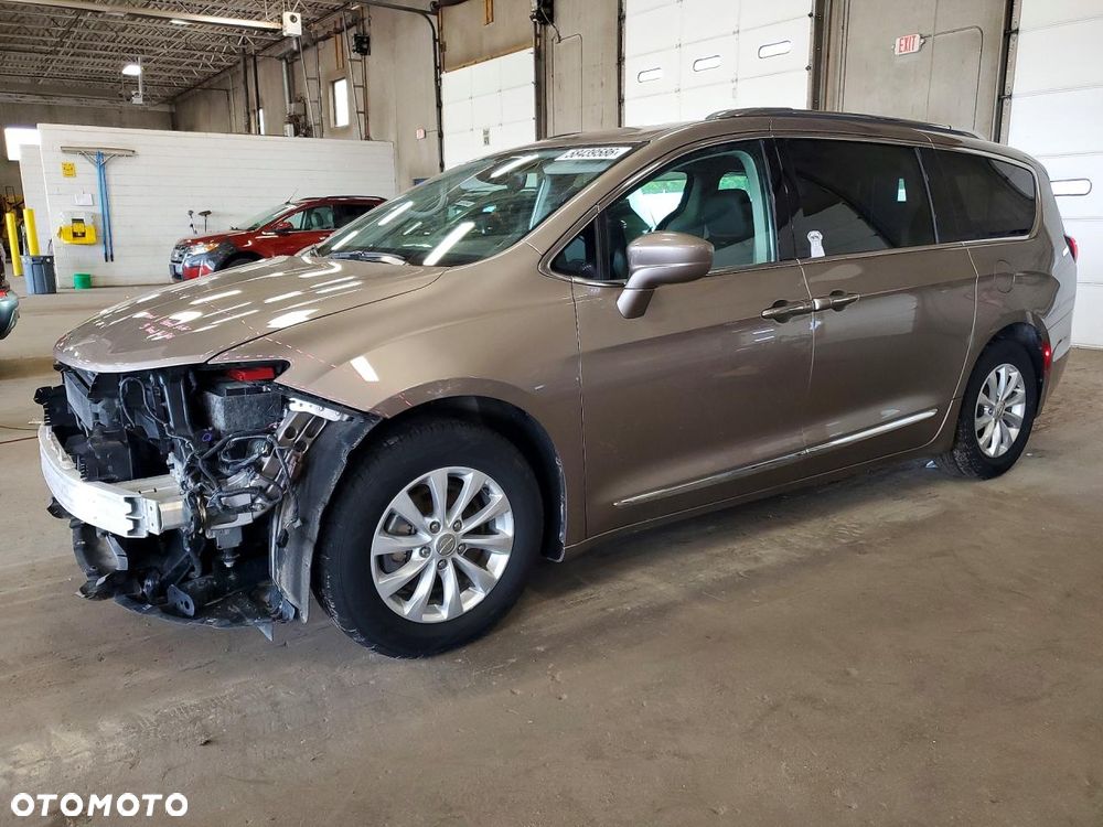 Chrysler Pacifica - 1