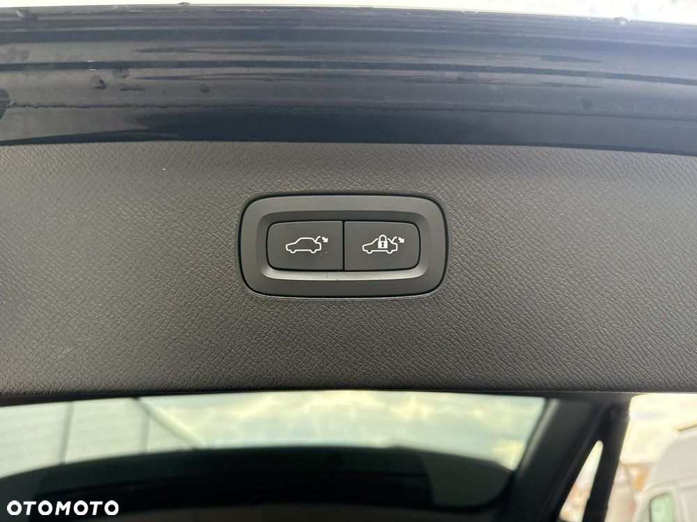 Volvo XC 90 B5 D AWD R-Design 7os - 18