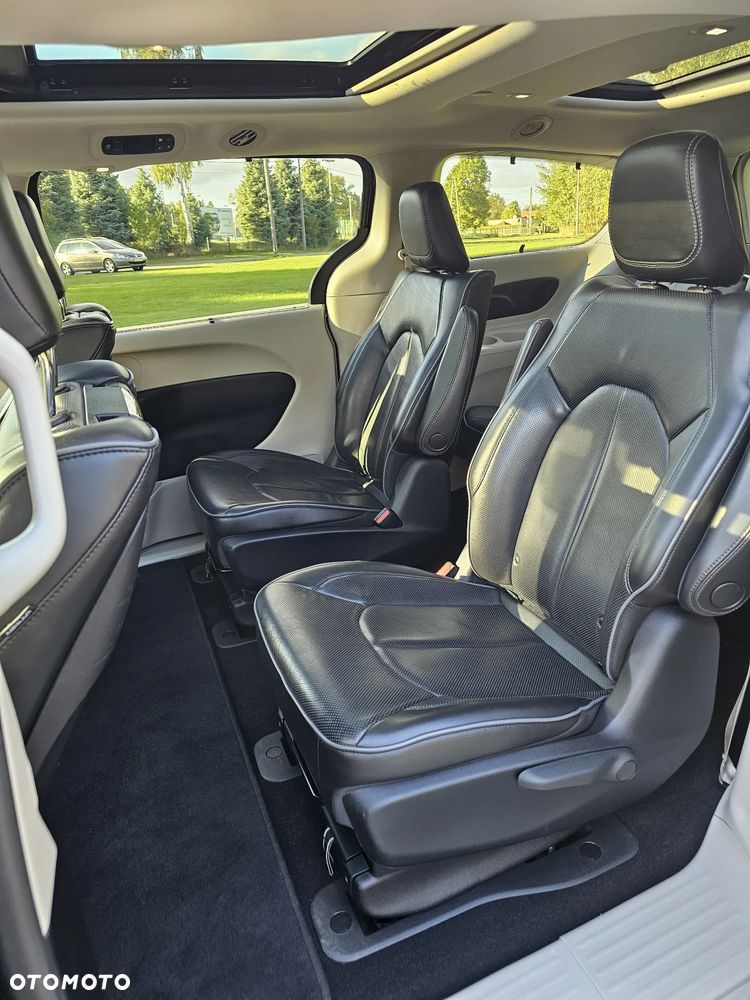 Chrysler Pacifica - 16