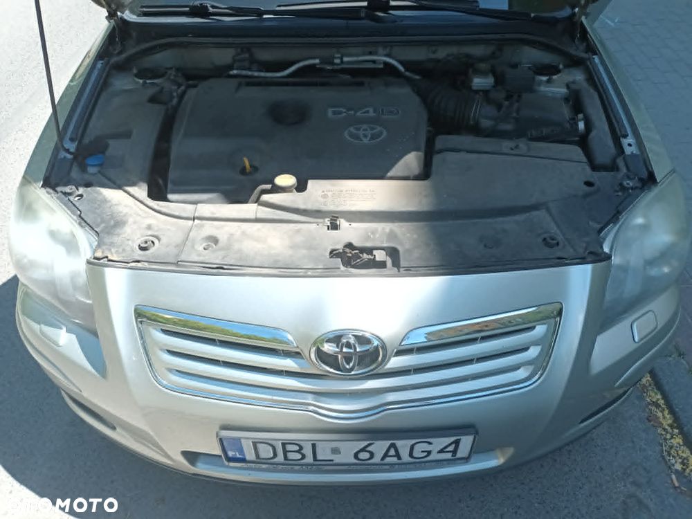 Toyota Avensis 2.0 D-4D Executive - 4