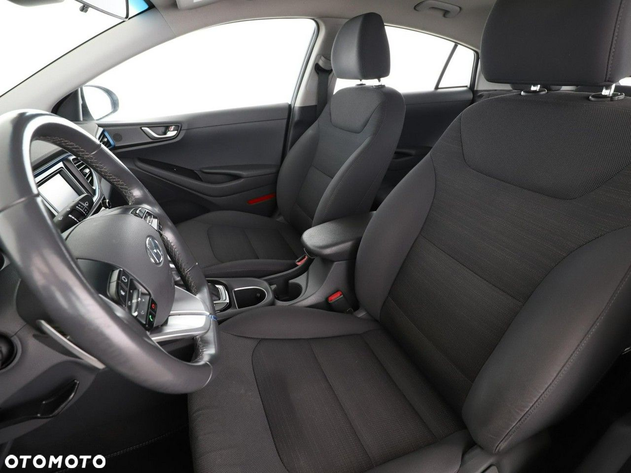 Hyundai IONIQ - 13