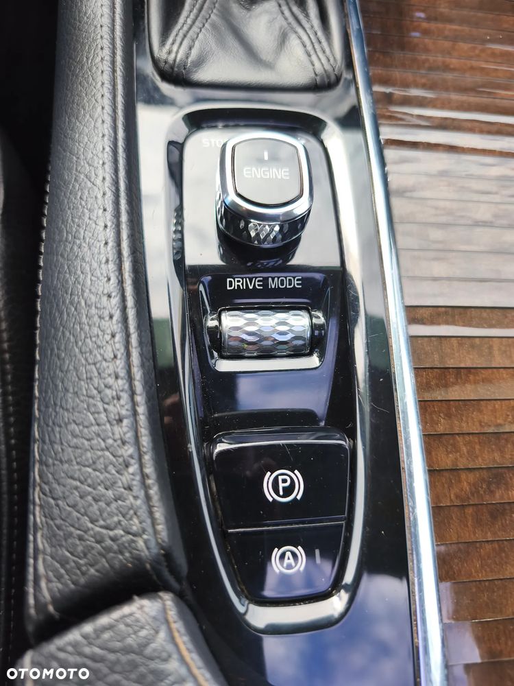 Volvo XC 90 T6 AWD Momentum 7os - 28