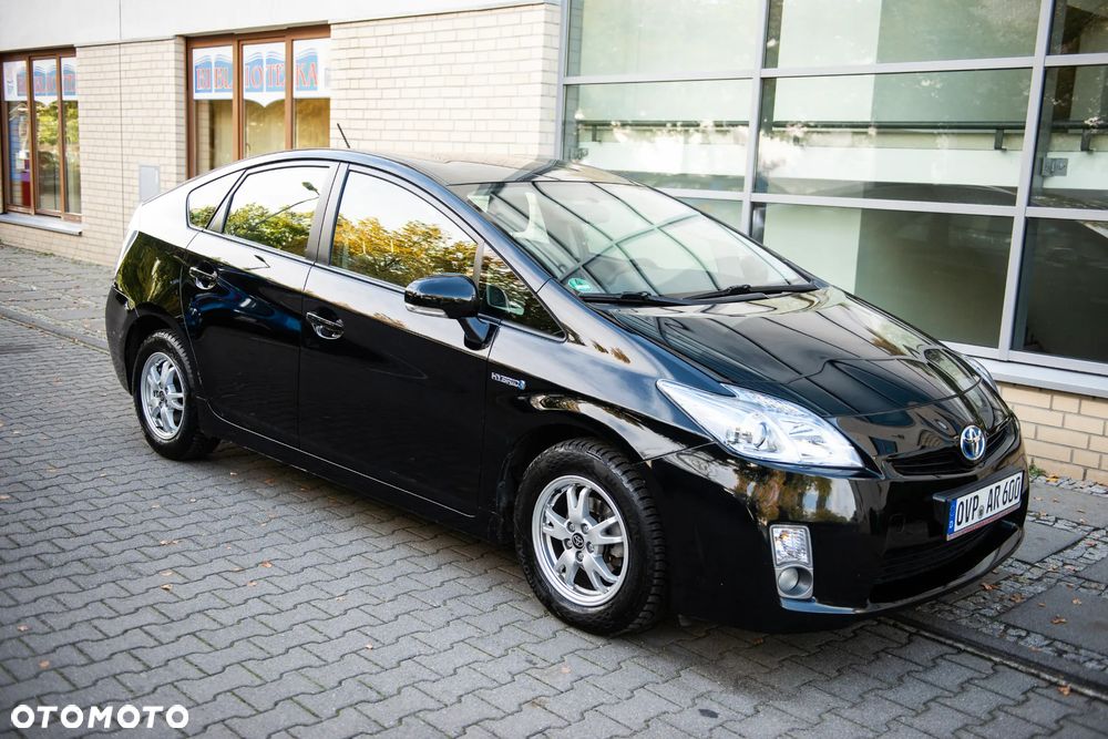 Toyota Prius (Hybrid) Executive - 11