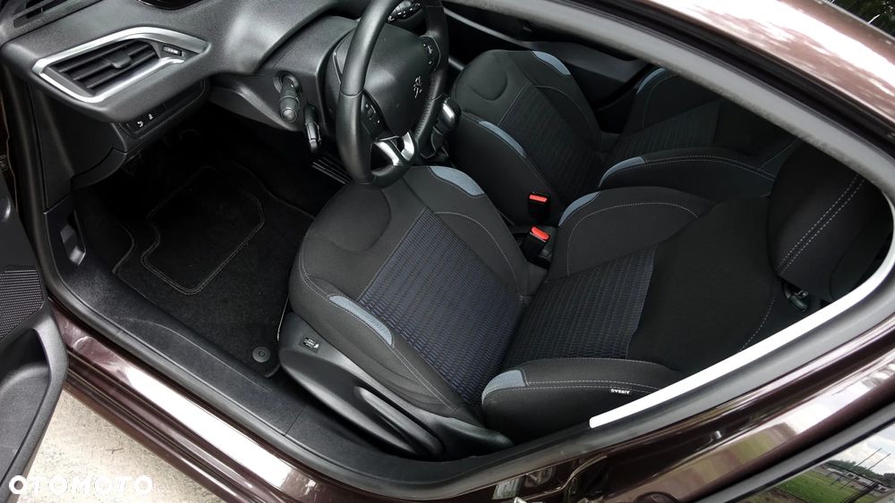 Peugeot 208 120 VTI Allure - 4