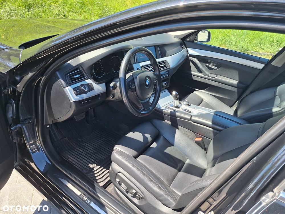BMW Seria 5 525d xDrive Luxury Line - 9