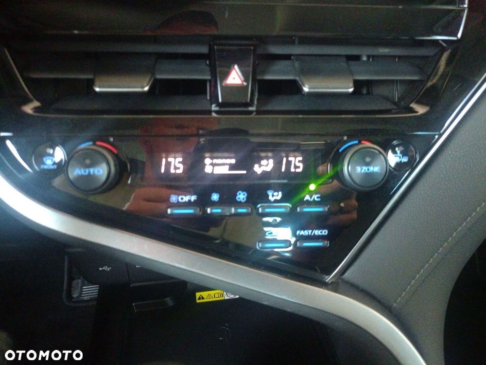 Toyota Camry 2.5 Hybrid Executive CVT - 13
